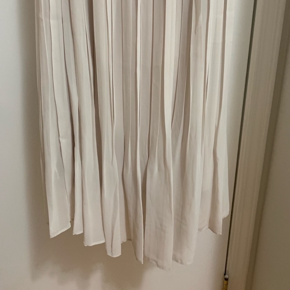 Uniqlo skirt - Picture 3 of 3